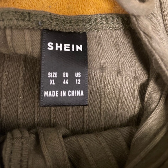 SHEIN Ribbed Halter Top - Picture 4 of 4